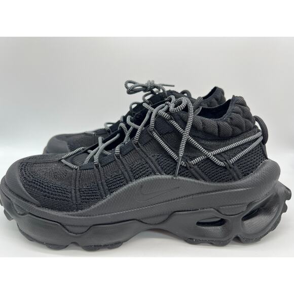 Nike Air Max Flyknit Venture Black Metallic FD2110-005 Women's 10/Men's 8.5 - Picture 2 of 16